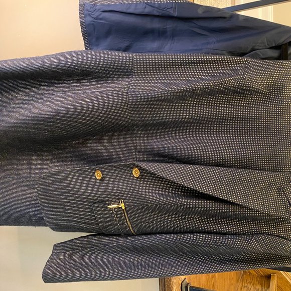 Suit - Picture 5 of 5